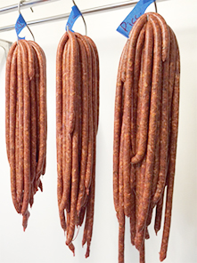 Aufgehängte Salsiccia normal